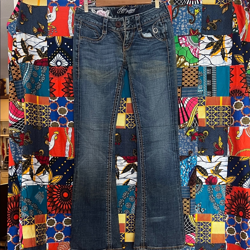 Chic Boot Cut Jeans in Classic Blue
